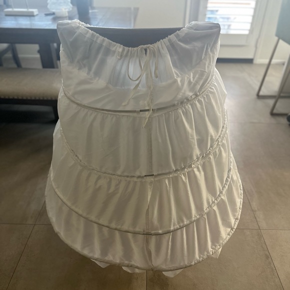 Women Crinoline 4 ring skirt - Picture 3 of 4